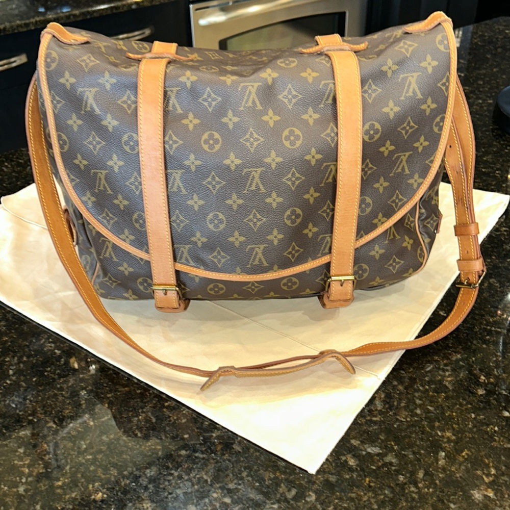 🛑SOLD Louis Vuitton Saumur 43 Crossbody